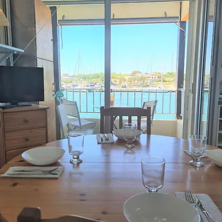 Apartmán Appartement T2 Avec Cabine, 4 Couchages, Vue Port, Parking, Pres Plage - Fr-1-249-414 Agde
